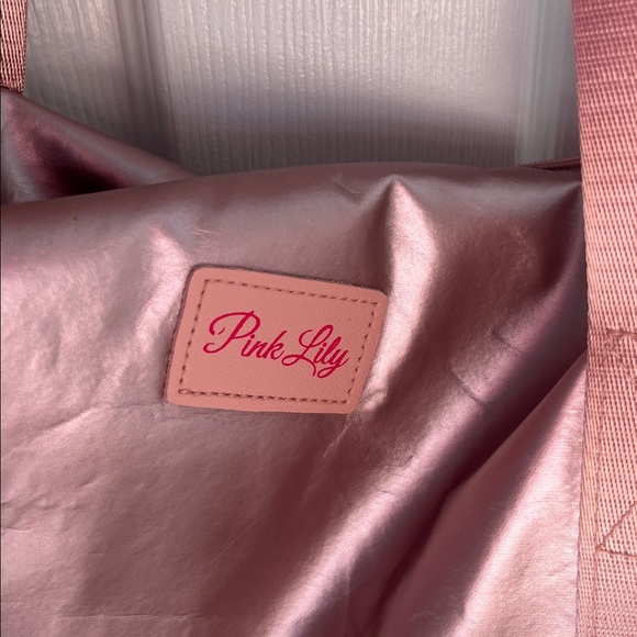 Pink Lily Shimmering Pink Tote with shoe compartment - Picture 2 of 4